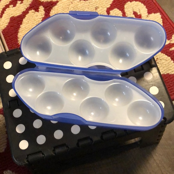 Tupperware Egg Container Holder Camping 6 Eggs - Picture 1 of 3